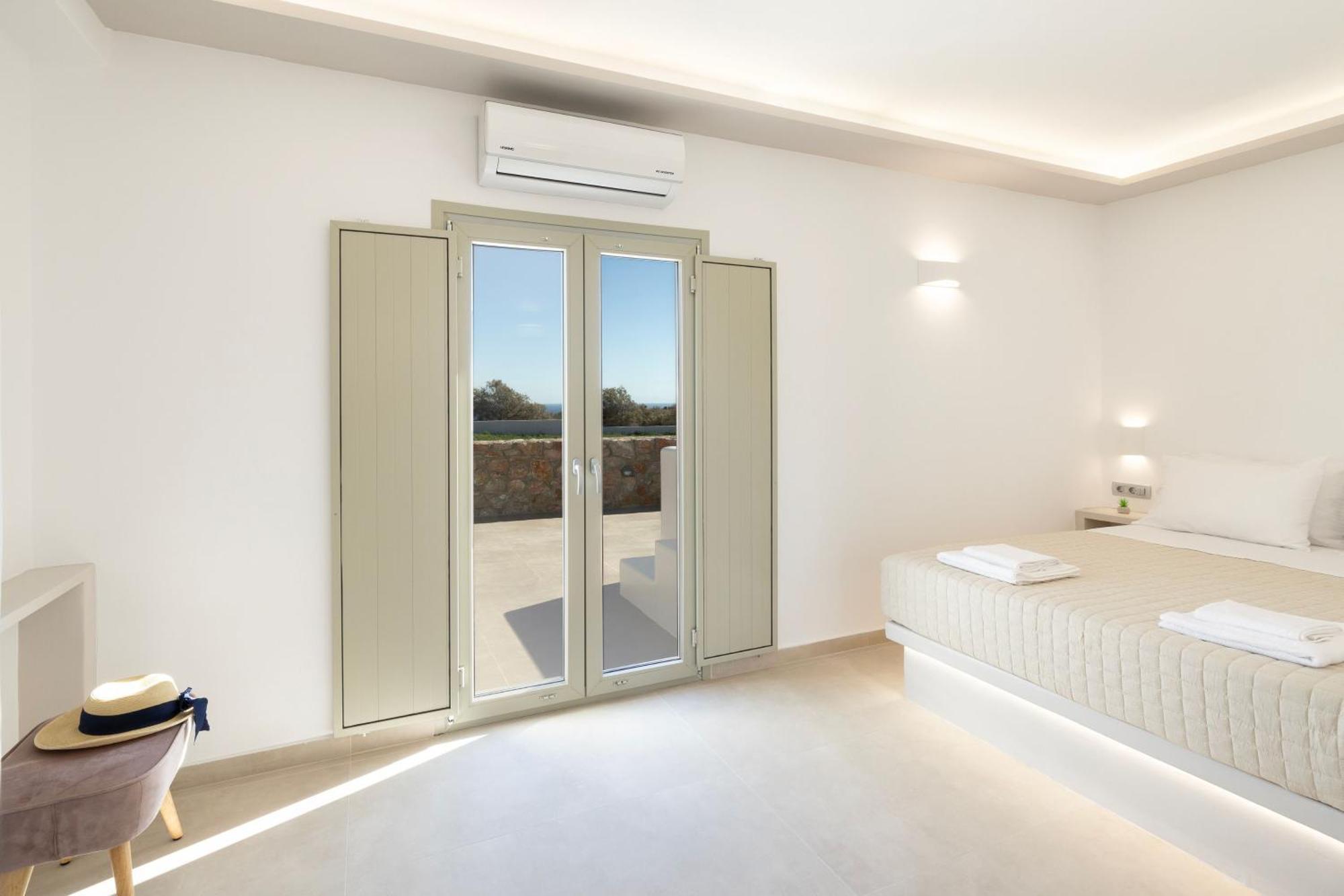 Windmillside Luxury Villas Emporio  Exterior photo