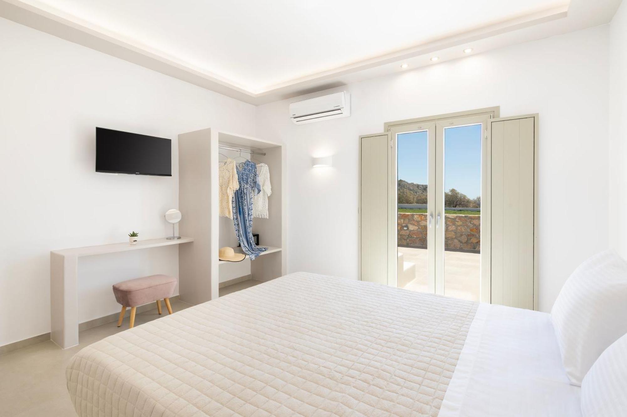Windmillside Luxury Villas Emporio  Exterior photo